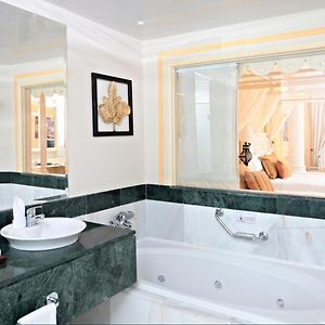 Junior Suite Deluxe Ocean Front